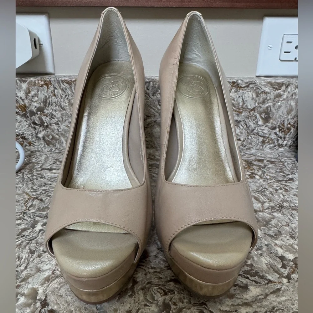 Jessica Simpson Edith Nude and Gold Platform Peep Toe Stiletto Heels Size 6